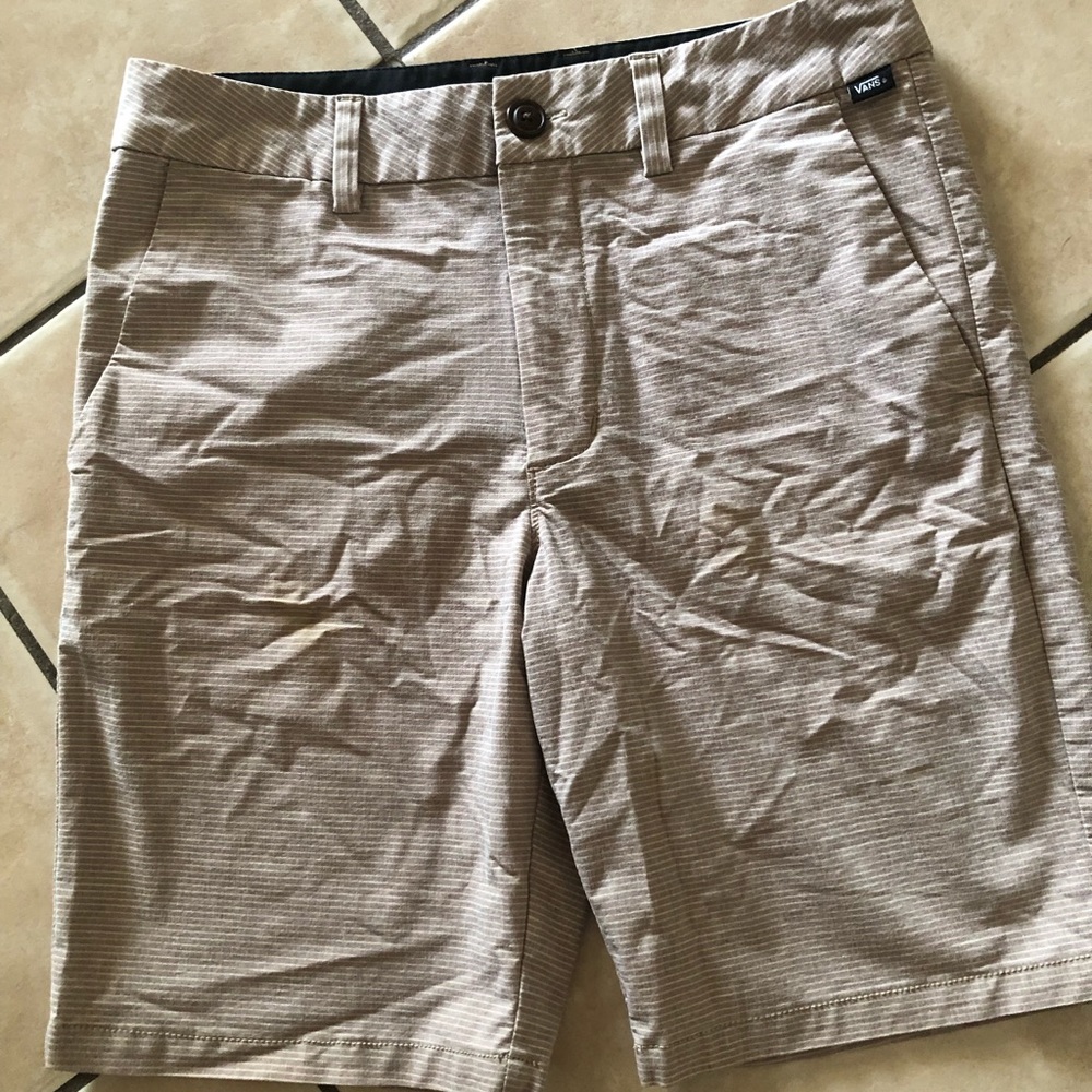 Vans shorts sz 29/18 in great condition